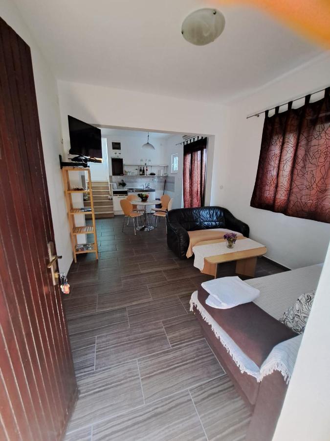 Apartmani Dusica Lumbarda Dış mekan fotoğraf