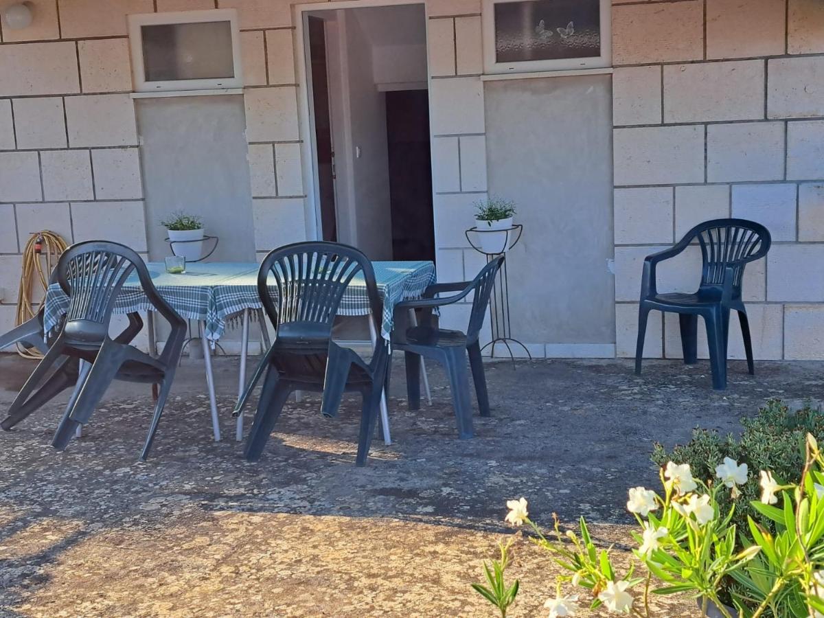 Apartmani Dusica Lumbarda Dış mekan fotoğraf