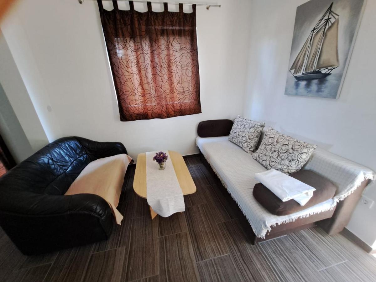 Apartmani Dusica Lumbarda Dış mekan fotoğraf