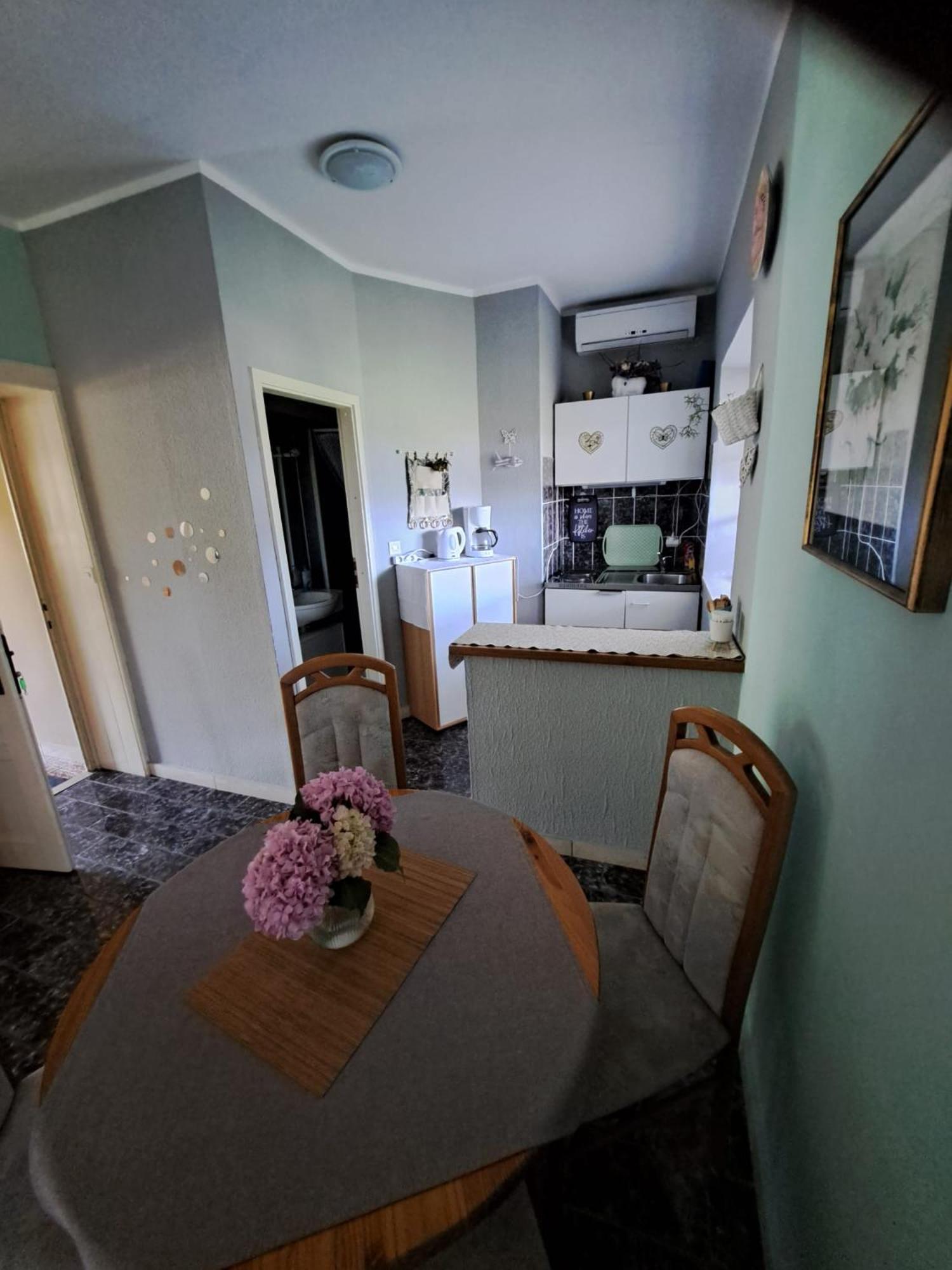 Apartmani Dusica Lumbarda Dış mekan fotoğraf