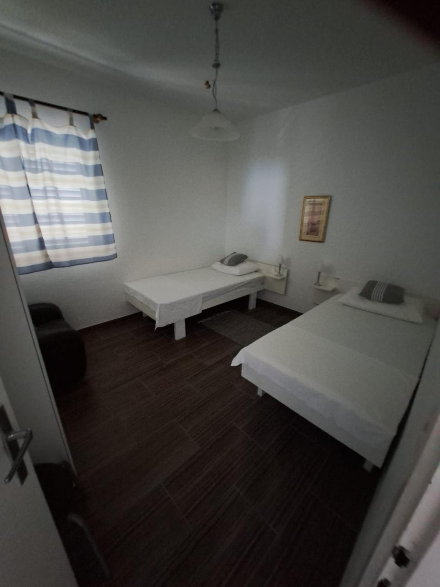 Apartmani Dusica Lumbarda Dış mekan fotoğraf