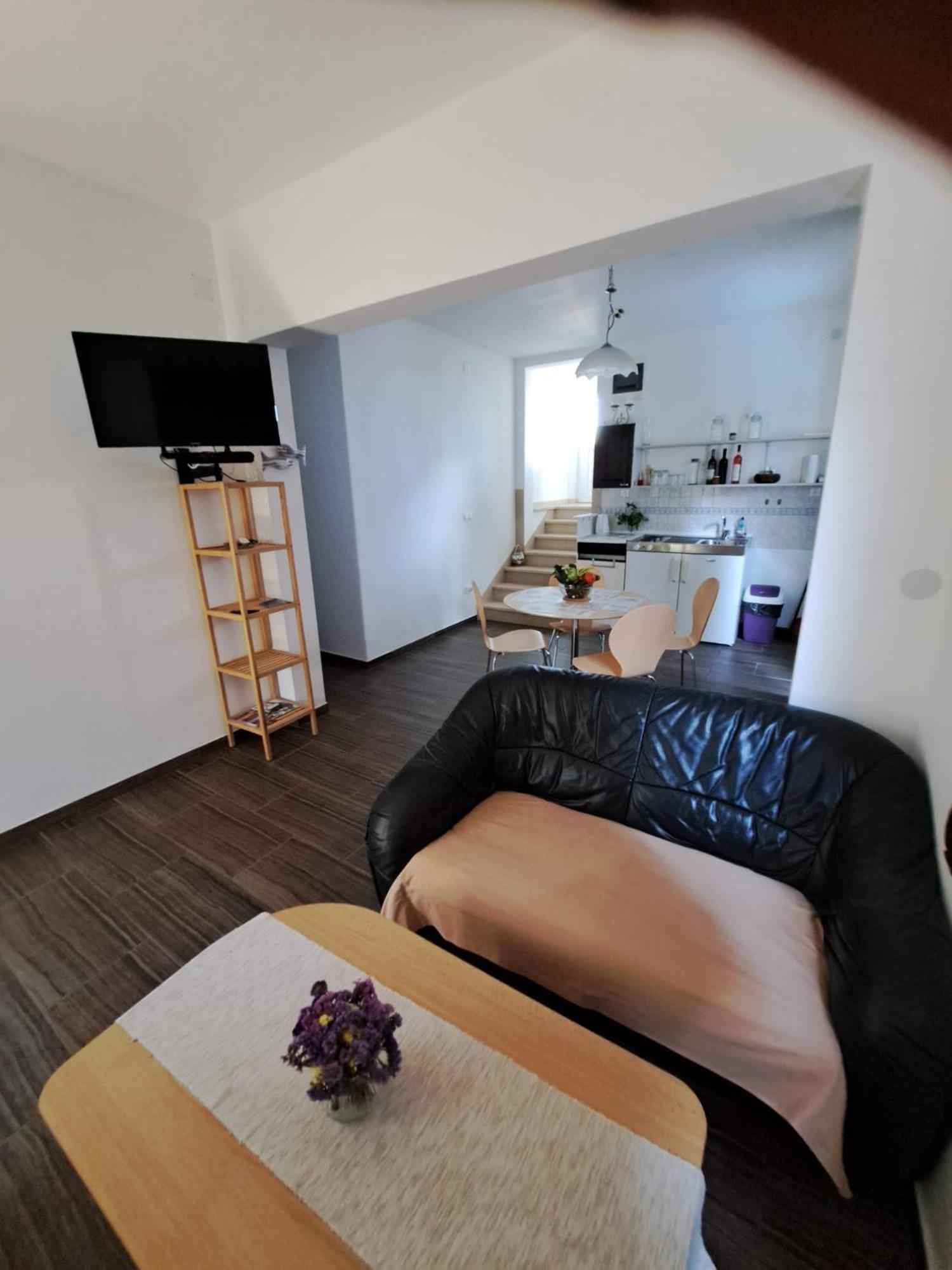 Apartmani Dusica Lumbarda Dış mekan fotoğraf