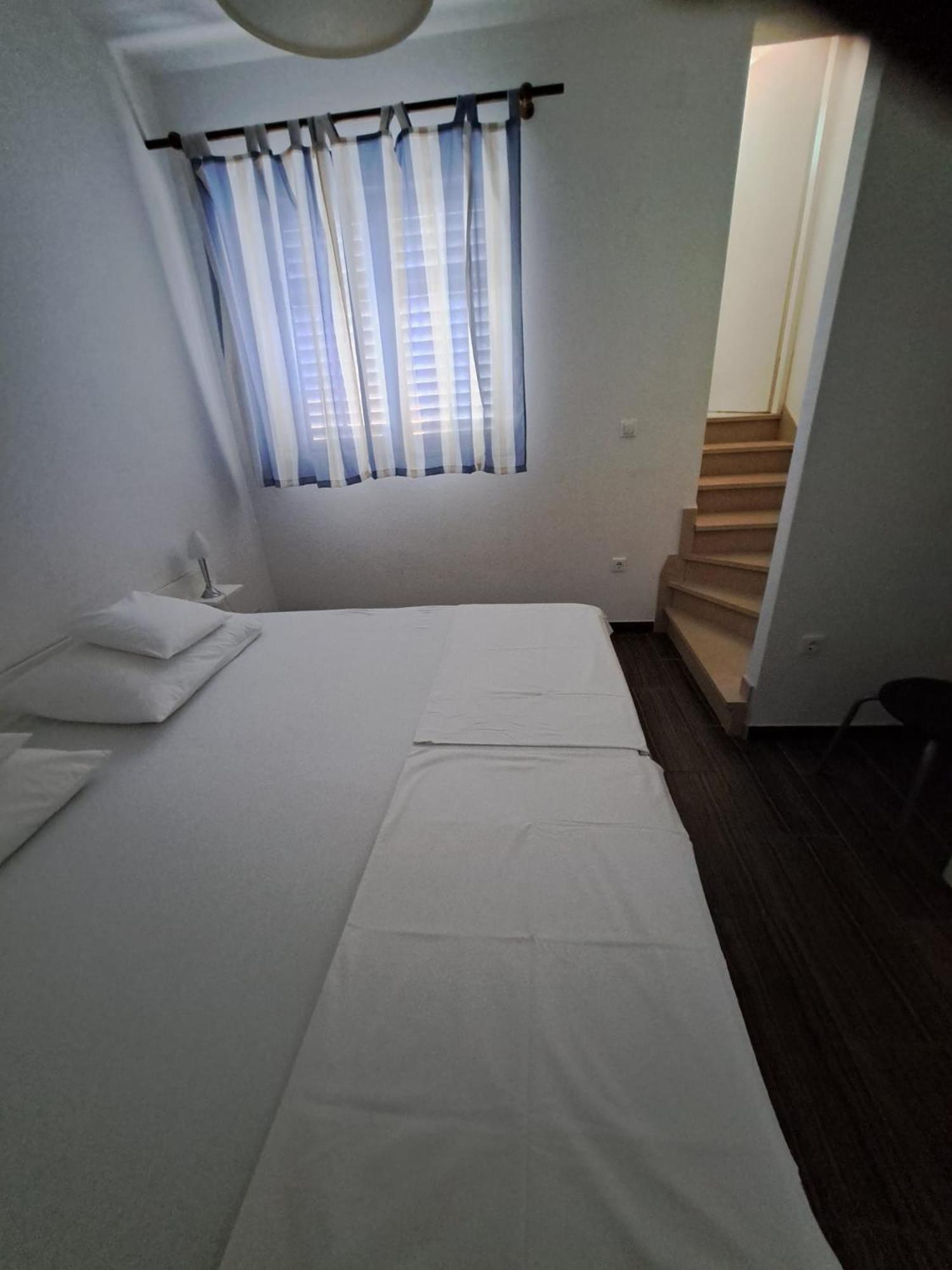 Apartmani Dusica Lumbarda Dış mekan fotoğraf